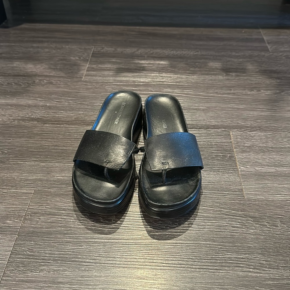 Donald Pliner platform sandal. Size 6 1/2. Lightly worn.